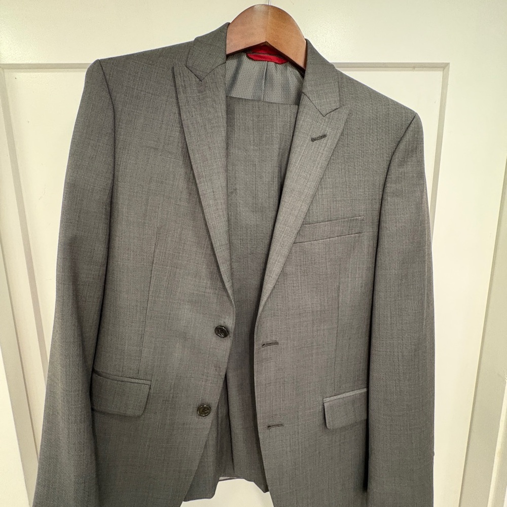 Men's Gray Suit
